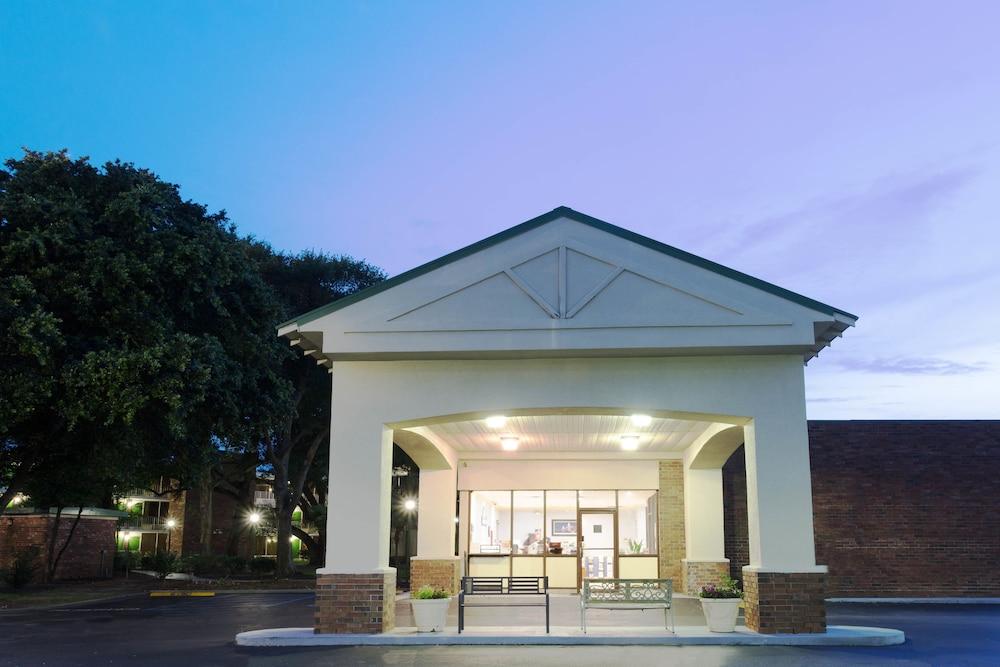 Days Inn By Wyndham Mt Pleasant-Charleston-Patriots Point Zewnętrze zdjęcie